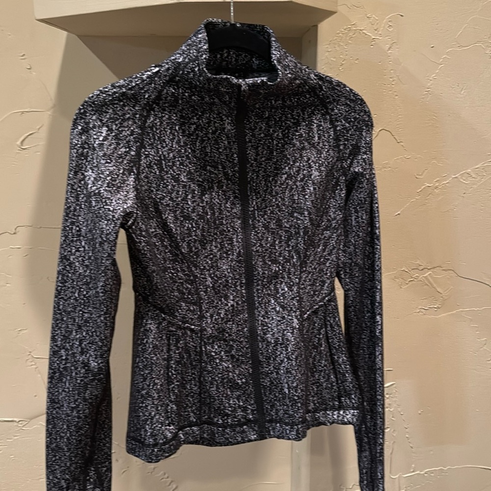 Lululemon zip up. size 4. Black with white